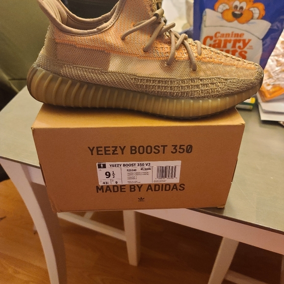 Yeezy 350 santali